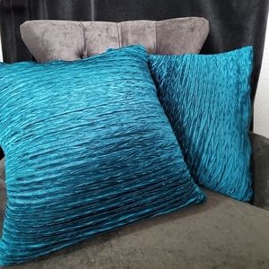 Decorative pillows (2)